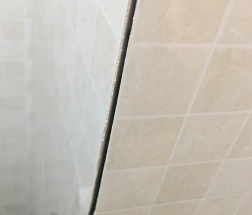 施秉瓷砖空鼓维修公司分享阳台瓷砖脱落的修复过程可以分为以下几个步骤